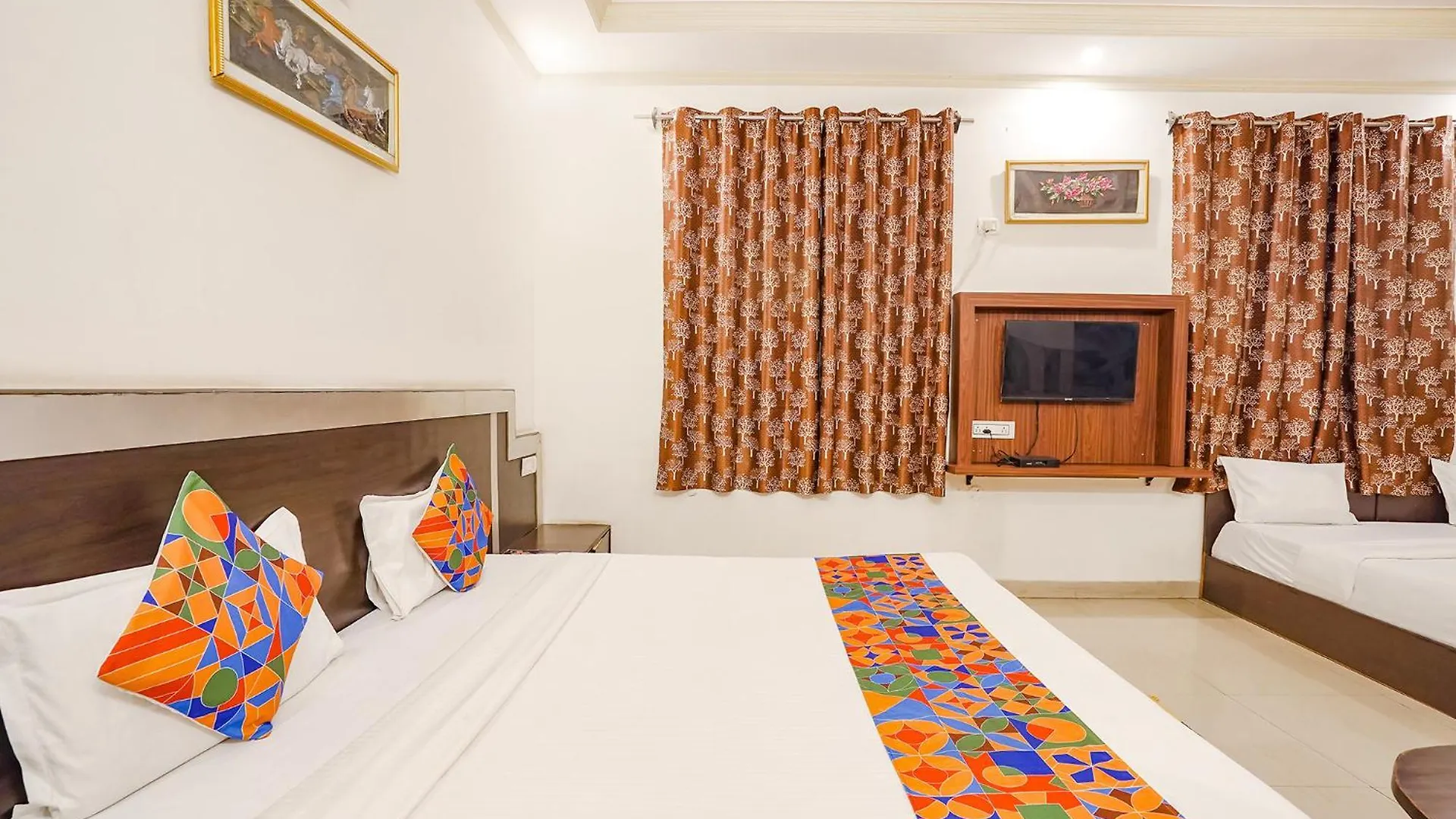 Fabhotel Prashant Palace Mysore 3*,  India